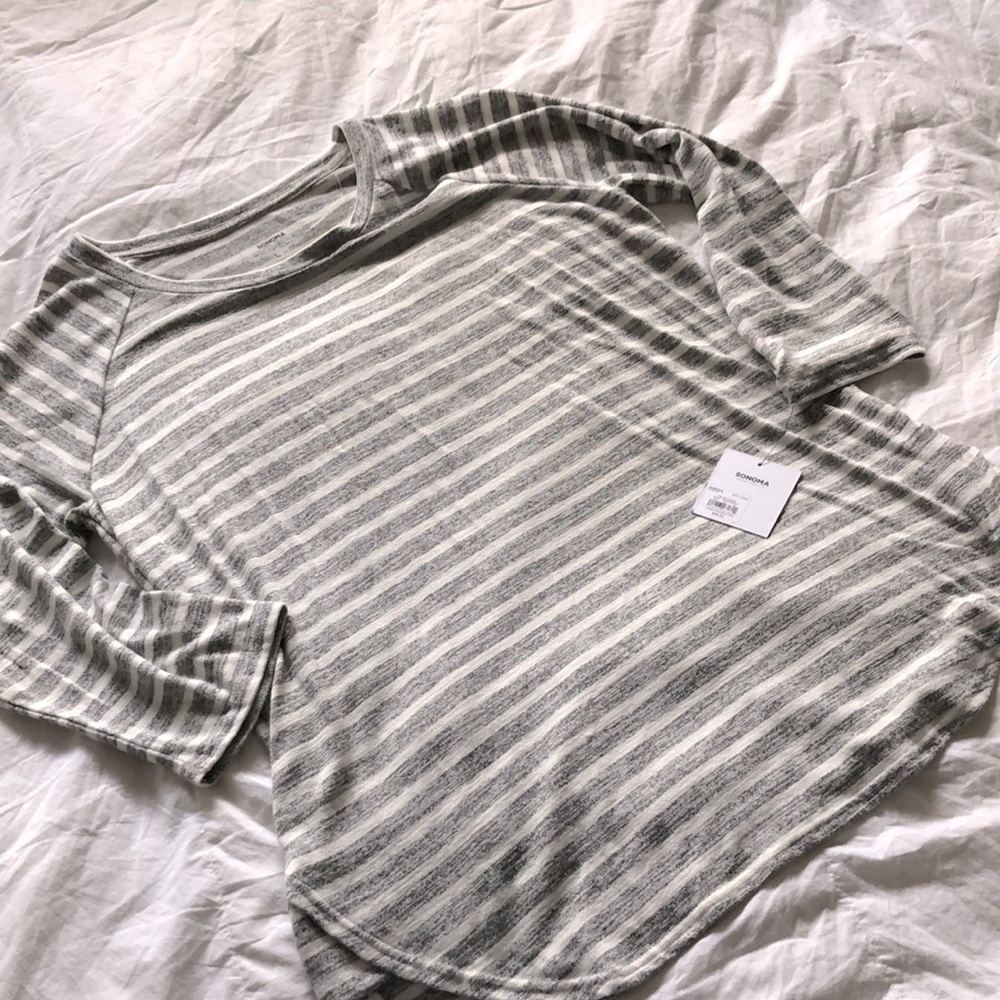 New with tags lightweight sweater